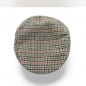 totes Houndstooth Flat Cap in Black, White, and Red